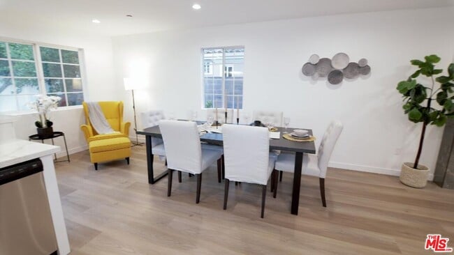 Photo - 4522 Mammoth Ave