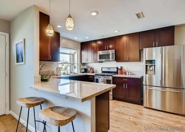 Photo - 6325 Morlan St