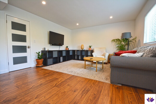 Photo - 10854 Morrison St Unit #1