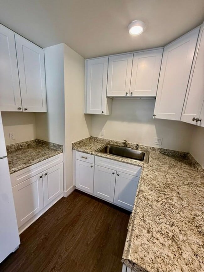 Photo - 3 bedroom apartment with a 1 car garage Unit 3