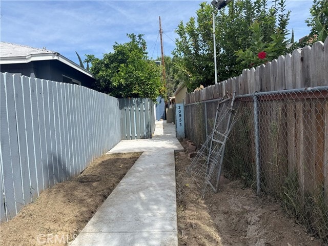 Photo - 20953 Saticoy St