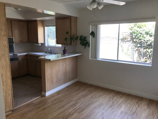 Photo - 10701 Moorpark St