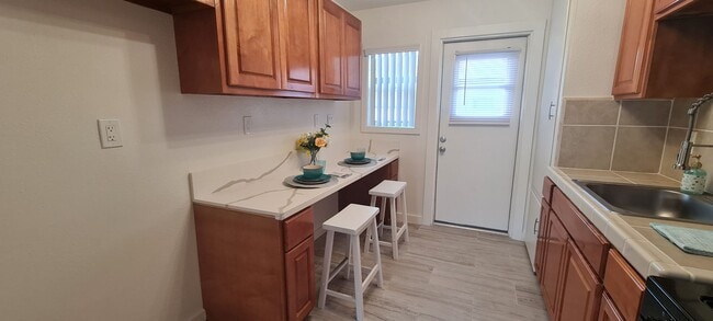 Building Photo - Newly Remodeled 1 Bedroom / Call or text O... Unit 1465 Rental
