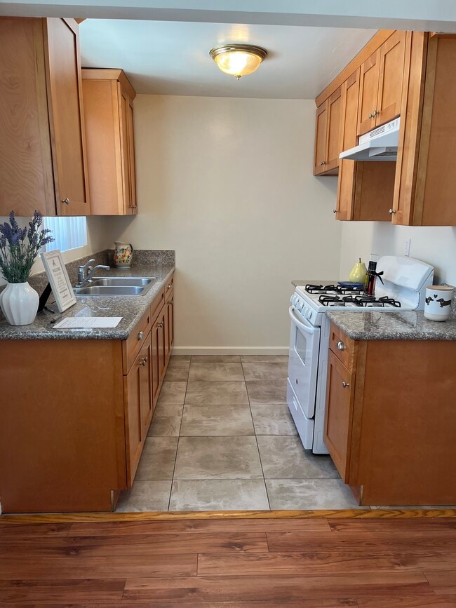 Photo - 13760 Sherman Way Unit 6