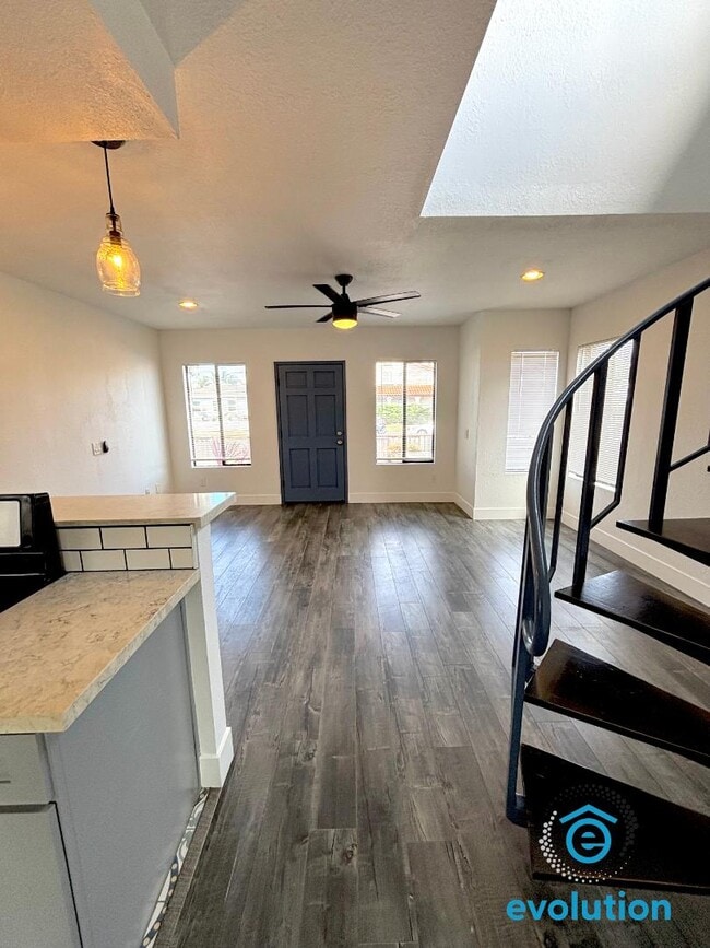 Photo - 4929-4933 Santa Cruz Ave