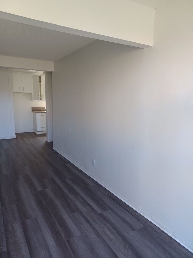 Building Photo - 11418 S New Hampshire Ave Unit 1