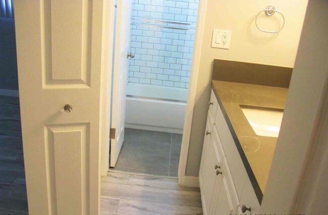 Photo - 1810 N Cherokee Ave Unit 213