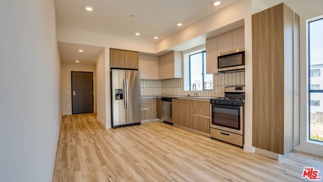 Photo - 1540 S Hayworth Ave Unit 203