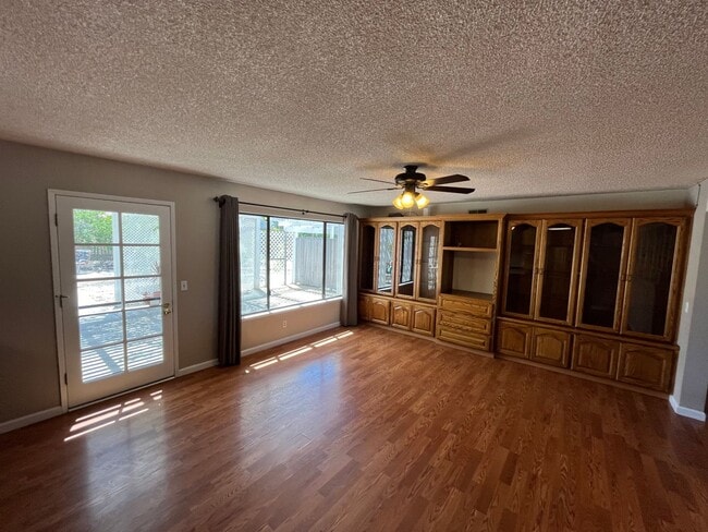 Photo - 1090 Foxenwood Dr