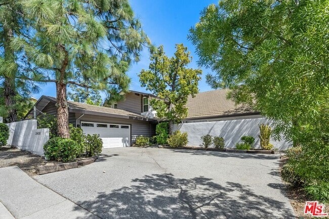 Building Photo - 2408 Banyan Dr Rental