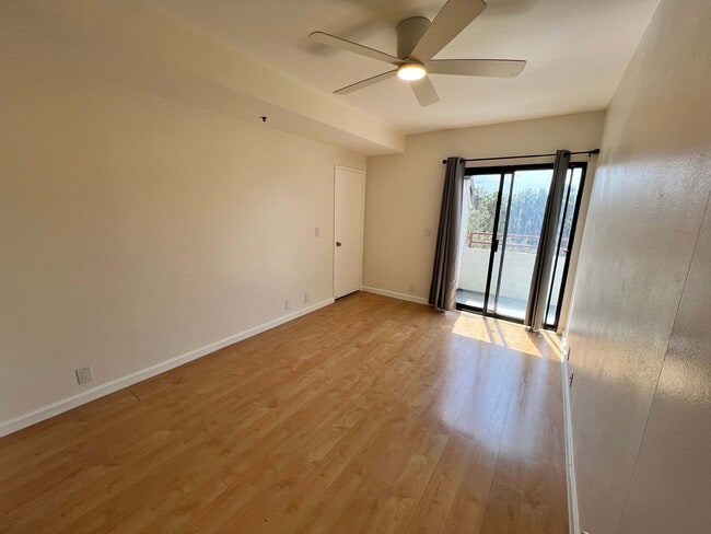 Photo - 730 W 4th St Unit 415