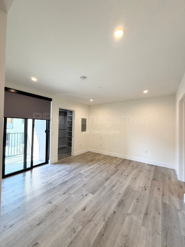 Photo - 5923 Laurel Canyon Blvd Unit 401