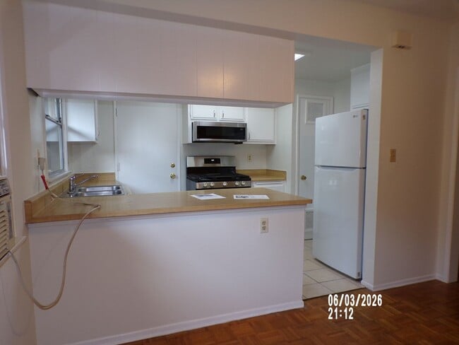 Photo - 2 BR 1 BA in Baldwin Hills area. Gated private community with pool, tennis, spas, park areas, and... Unit 4