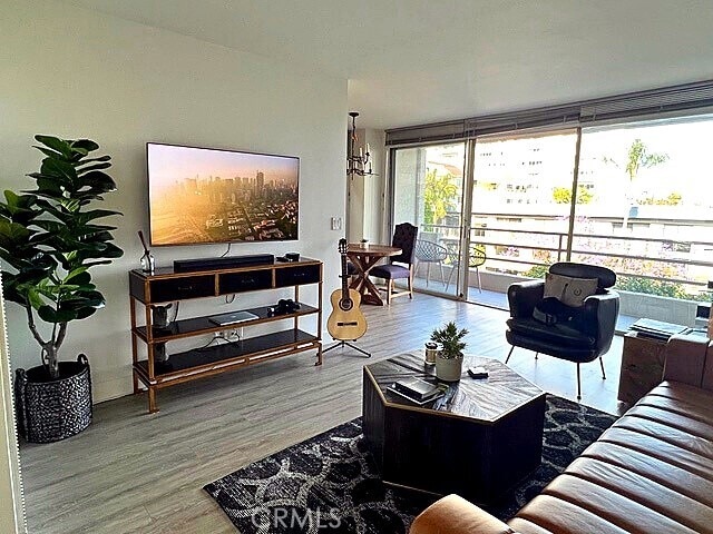 Building Photo - 1131 Alta Loma Rd Unit 102