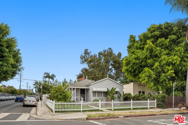 Photo - 3600 Kelton Ave