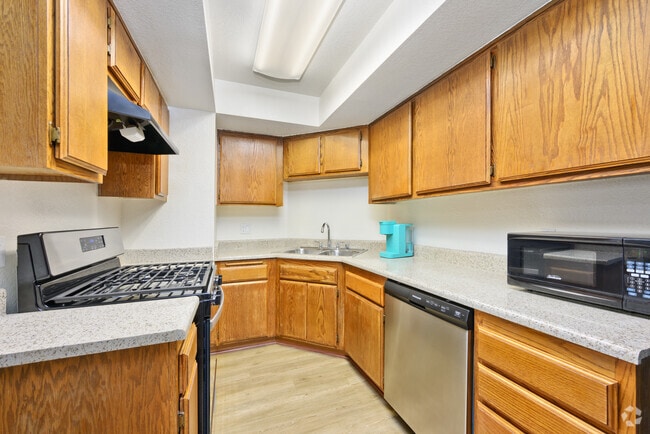 2BR, 2BA - 1100SF - Kitchen - Victoria Village
