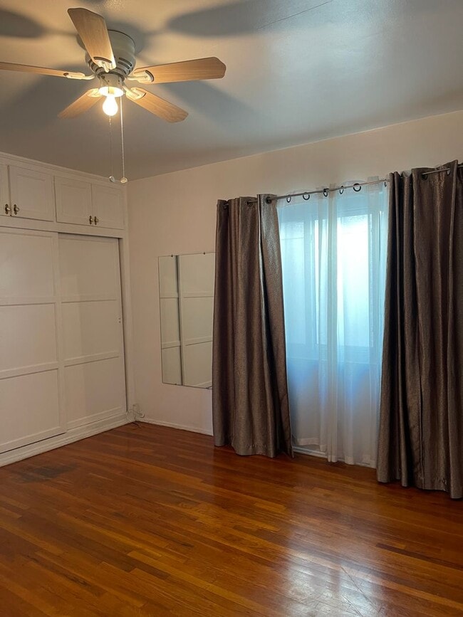 Building Photo - Large 1 Bedroom 1 Bath in Los Feliz! Unit 2
