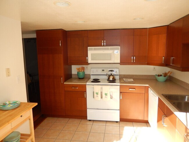 Photo - 963 Loring St