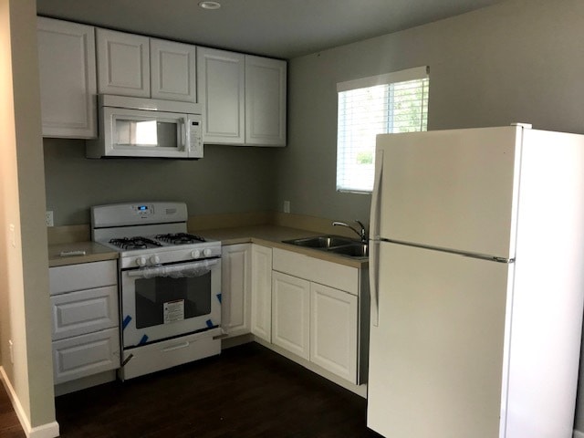 Kitchen - 19723 Hiawatha St Unit 1