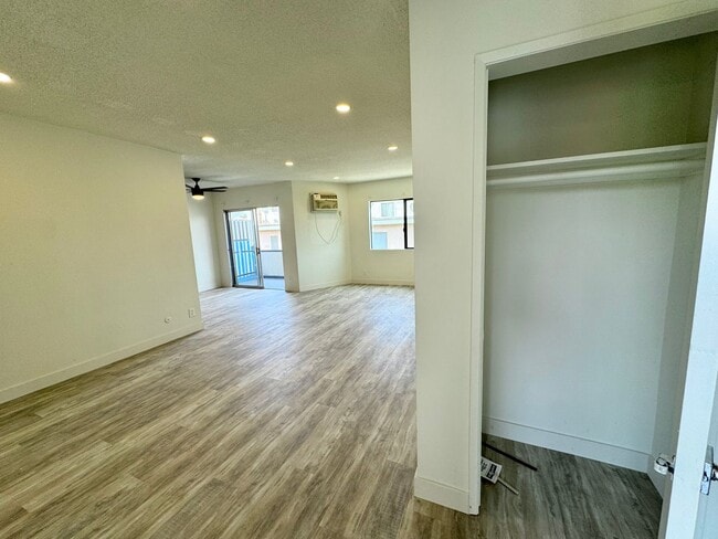 Photo - 3510 Clarington Ave Unit 12