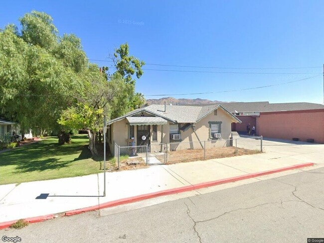 Building Photo - FOR RENT 2 BEDROOM 1 BATH HOUSE $1800