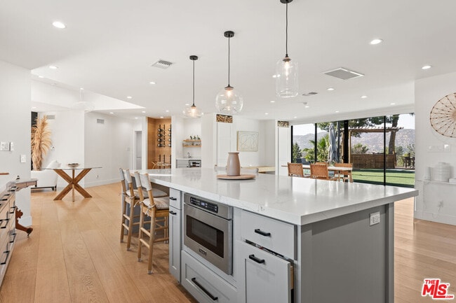 Photo - 8547 Shoup Ave