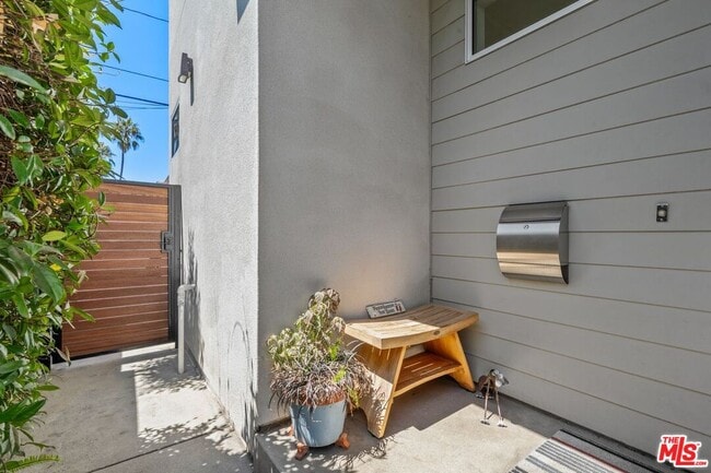 Photo - 3623 1/2 S Centinela Ave