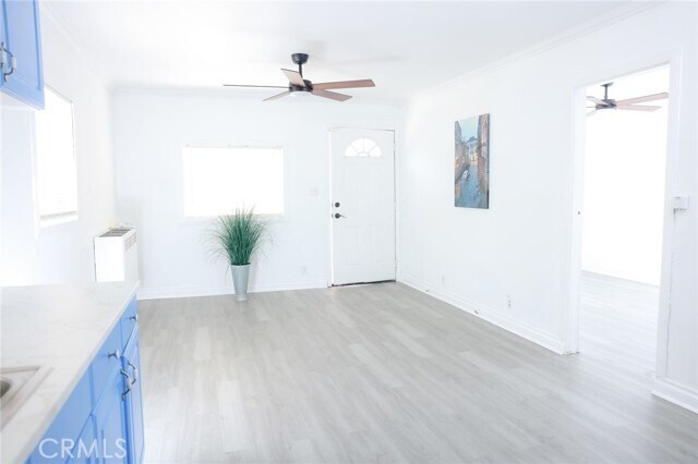 Photo - 1033 W 62nd St