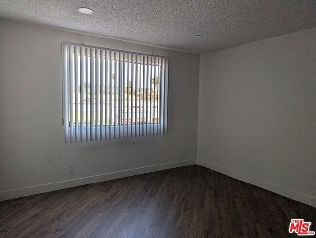 Photo - 310 S Kenmore Ave