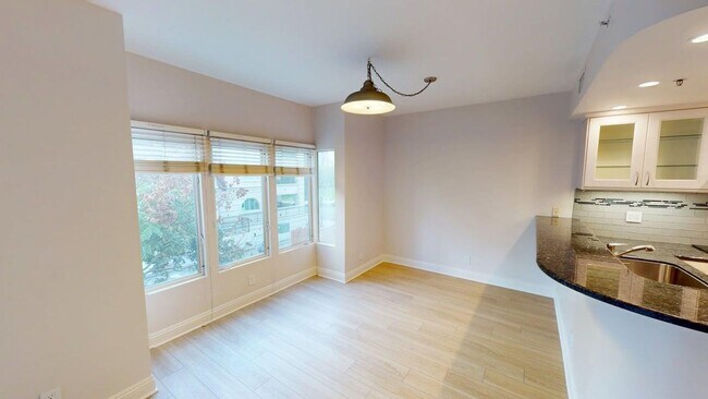 Photo - Upgraded 2bd/2Ba Mariana District Condo - ...