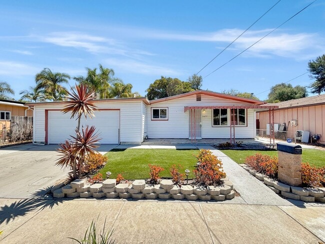 Beautiful 4B/2BA House in Clairemont w/ La... - Beautiful 4B/2BA House in Clairemont w/ La...