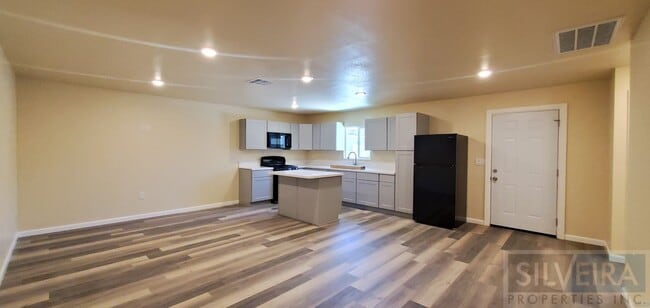 Photo - 1390 Yale Pl Unit 1390-A