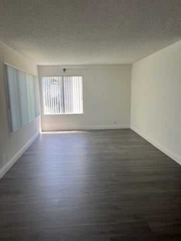 Building Photo - 14108 Sylvan St Unit 6 Rental