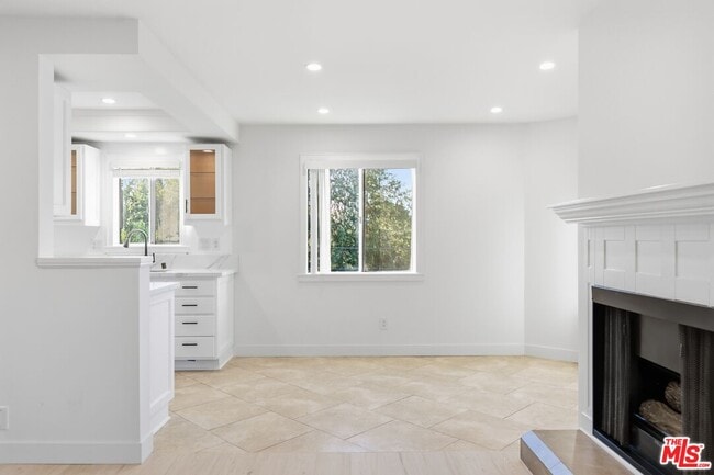 Photo - 13025 Moorpark St Unit 208