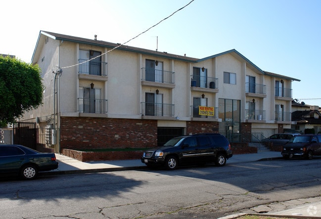 Building Photo - 11520 Menlo Ave
