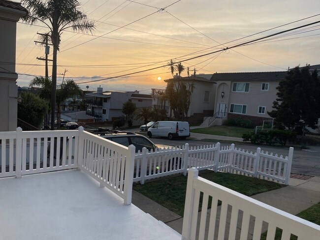 Ocean view patio - 906 7th St