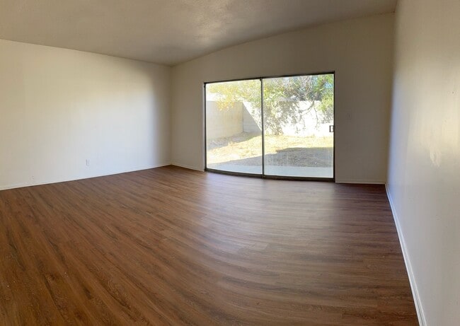 Photo - 1115 W Avenue H6