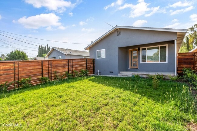 Building Photo - 659 Brossard Dr