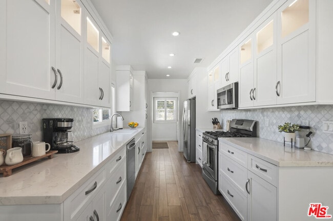 Photo - 4875 Bluebell Ave