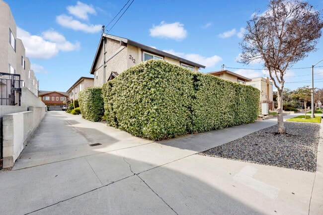 Photo - 212 W Grand Ave Townhome