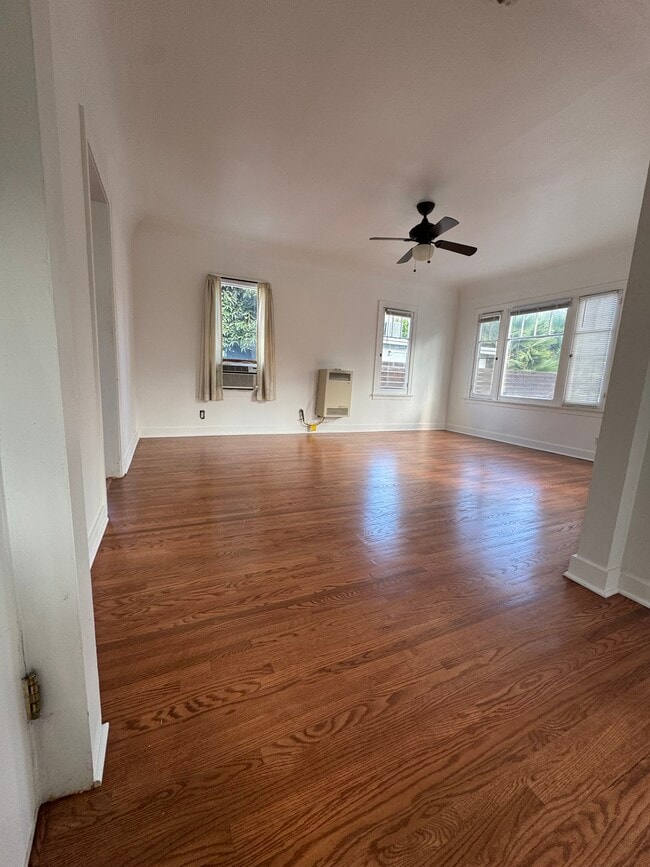 Living space entry view - 3350 Hamilton Way Unit A