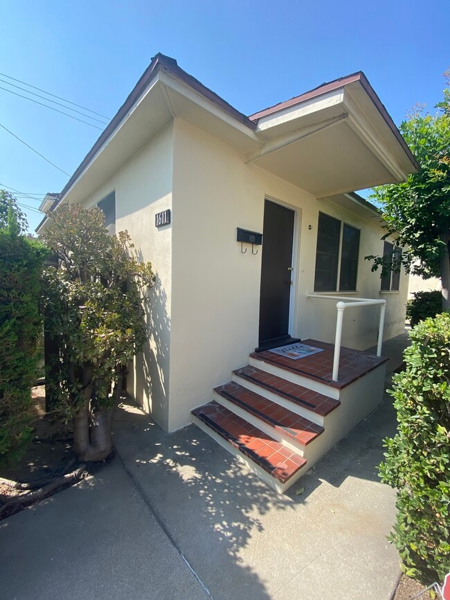 Front Entry - 1611 S Atlantic Blvd House