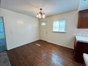 Photo - Single-story in Van Nuys w/3+2, bonus room... House