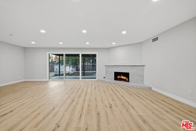 Photo - 10557 Reseda Blvd