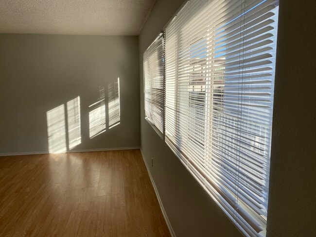 Photo - 5354 Lindley Ave Unit 305