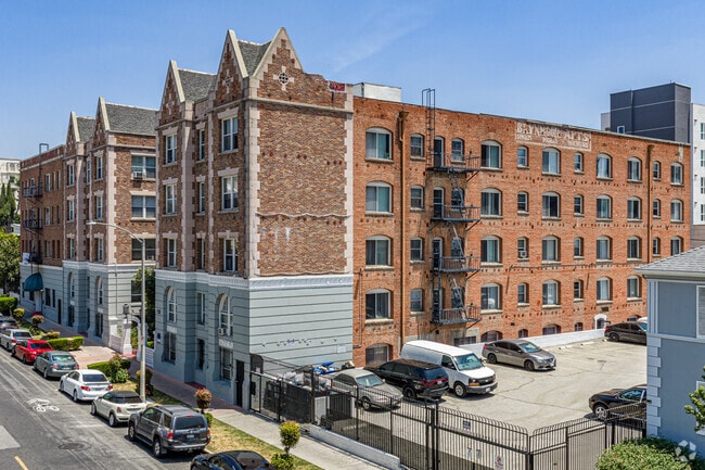 Building Photo - 432 S. New Hampshire