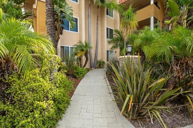 Building Photo - 7555 Linda Vista Rd Unit 27