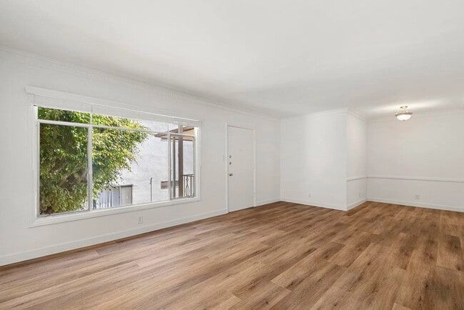 Photo - 349 N Palm Dr Unit 6