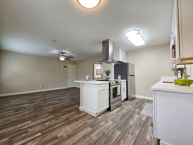 Photo - Parklane Apartments