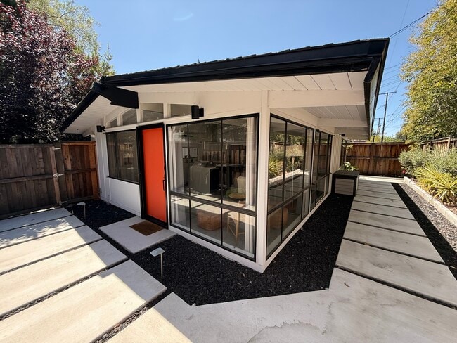 Photo - 241 W Twelfth St House